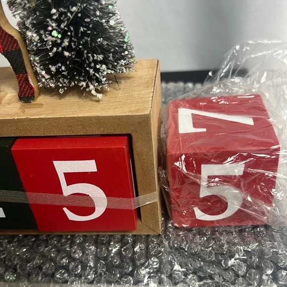 Plaid Elk and Tree Holiday Decor Brand New - Picture 4 of 13